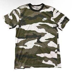 Men’s Nike The Nike Tee Camouflage T Shirt Size Small